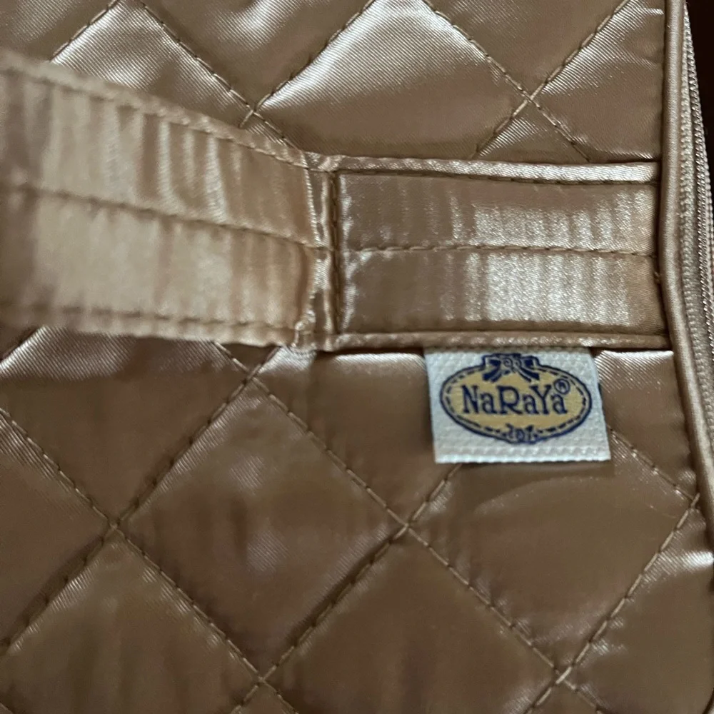 NaRaYa Cosmetic Bag color is Gold XL